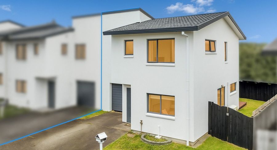  at 9 Butia Avenue, Henderson, Waitakere City, Auckland