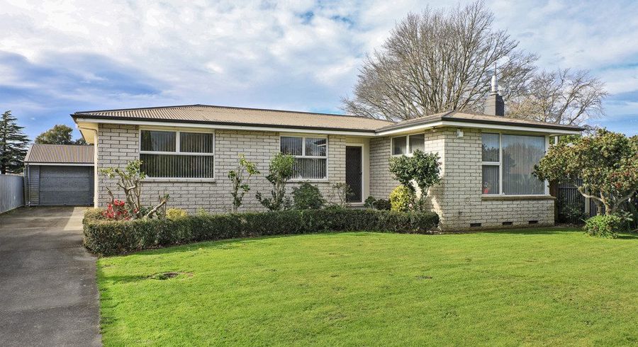  at 221 Sunnybank Crescent, Camberley, Hastings