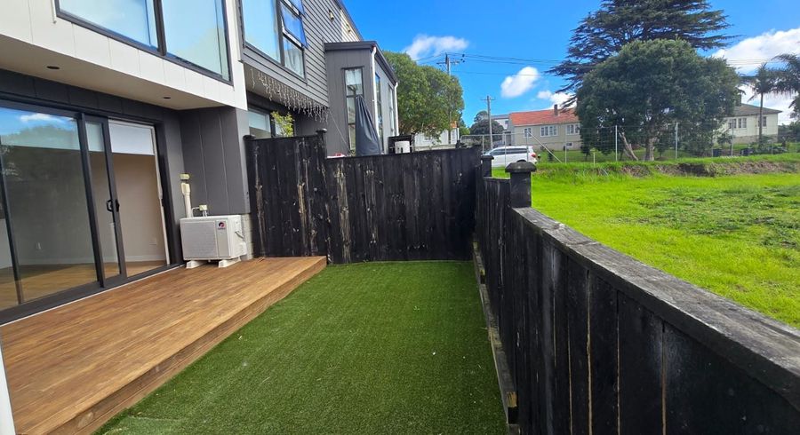  at 3/8 Bagnall Ave, Point England, Auckland City, Auckland