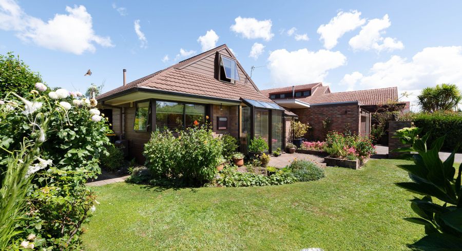  at 12 Cooper Place, Chedworth, Hamilton
