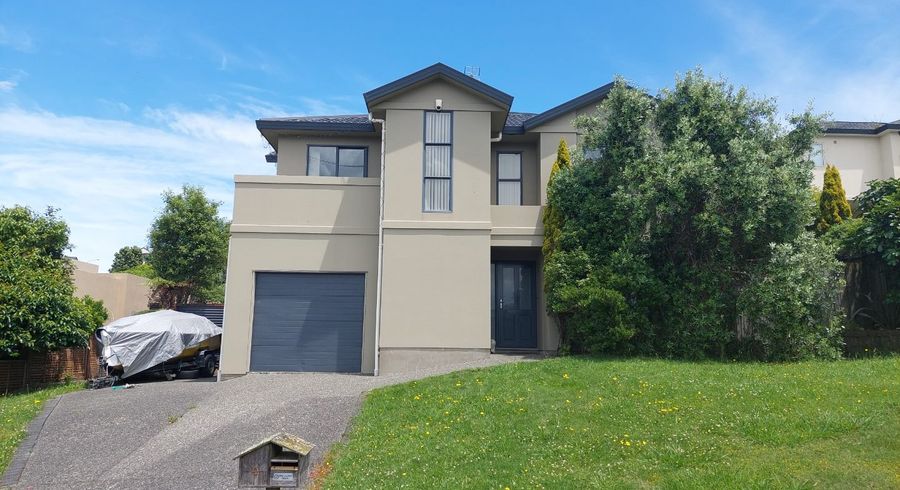  at 4 Forbes Lane, Newlands, Wellington