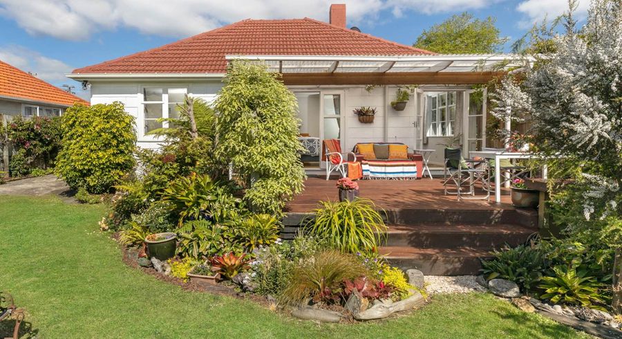 at 10 Benghazi Road, Panmure, Auckland