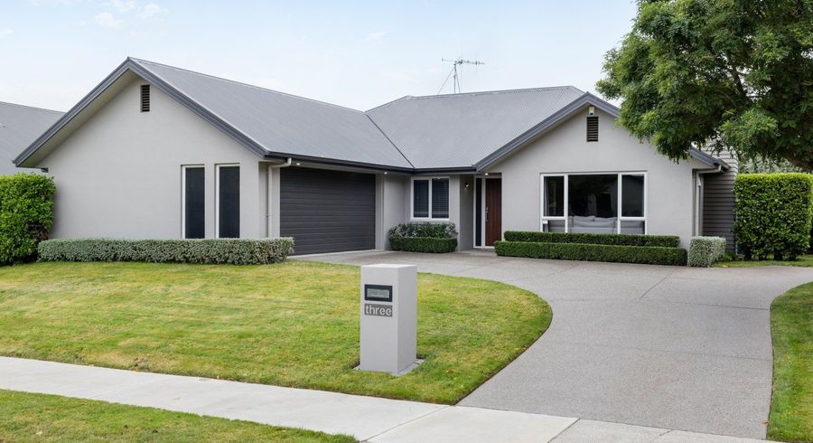  at 3 Ravenscourt Place, Huntington, Hamilton