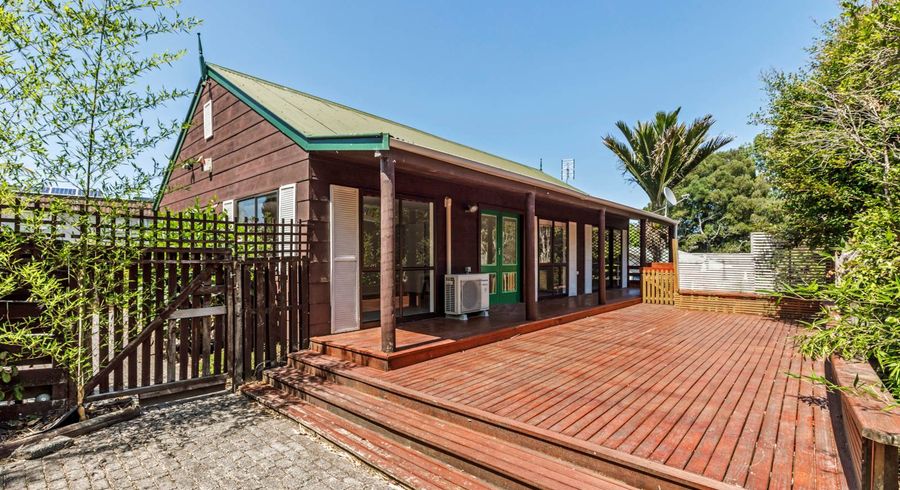  at 1/17 Geoffrey Road, Torbay, Auckland