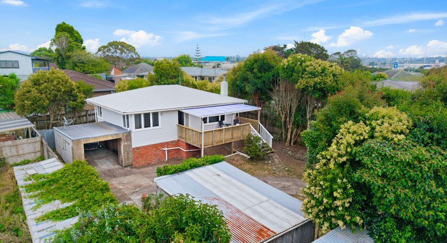  at 8 Marewa Street, Te Atatu South, Waitakere City, Auckland