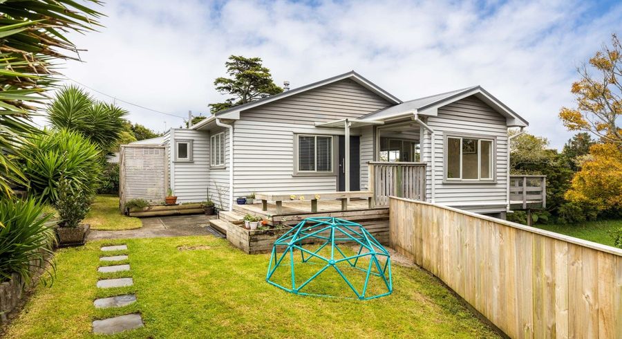  at 11 Cowling Road, Hurdon, New Plymouth