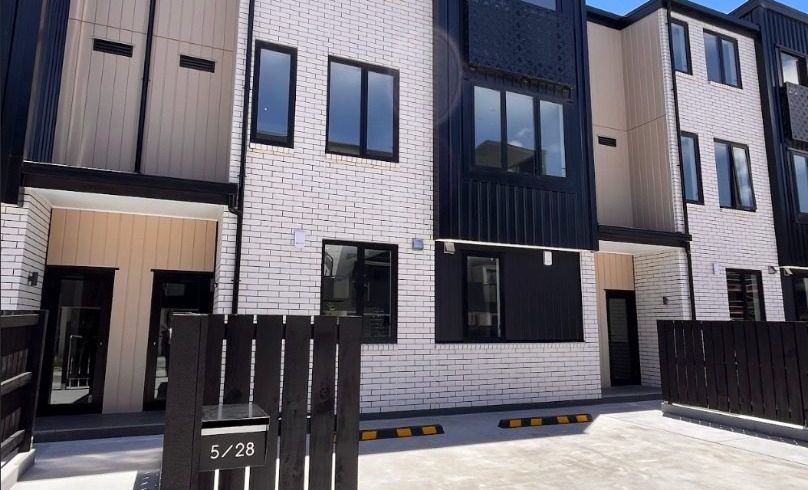  at 28 Pennant Street, Long Bay, North Shore City, Auckland