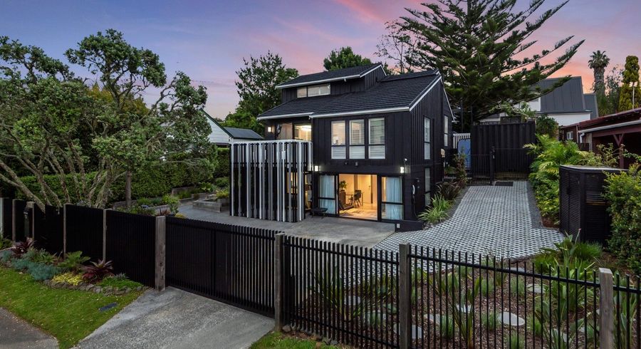  at 3 Sandiacre Way, Browns Bay, North Shore City, Auckland