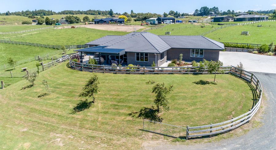  at 12 Betty May Drive, Pyes Pa, Tauranga