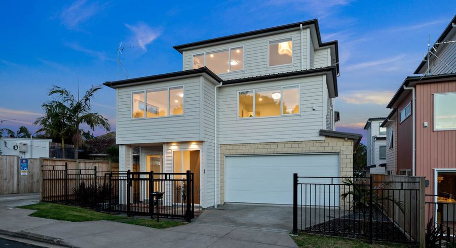  at 5 Gladfield Lane, Te Atatu Peninsula, Auckland