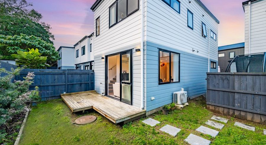  at 5E Beach Road, Te Atatu Peninsula, Waitakere City, Auckland
