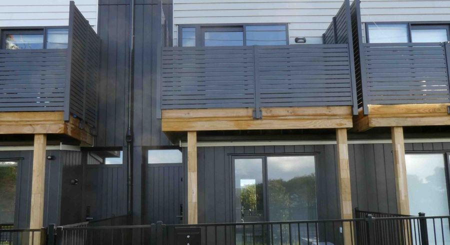  at 2/504 Don Buck Road, Westgate, Waitakere City, Auckland