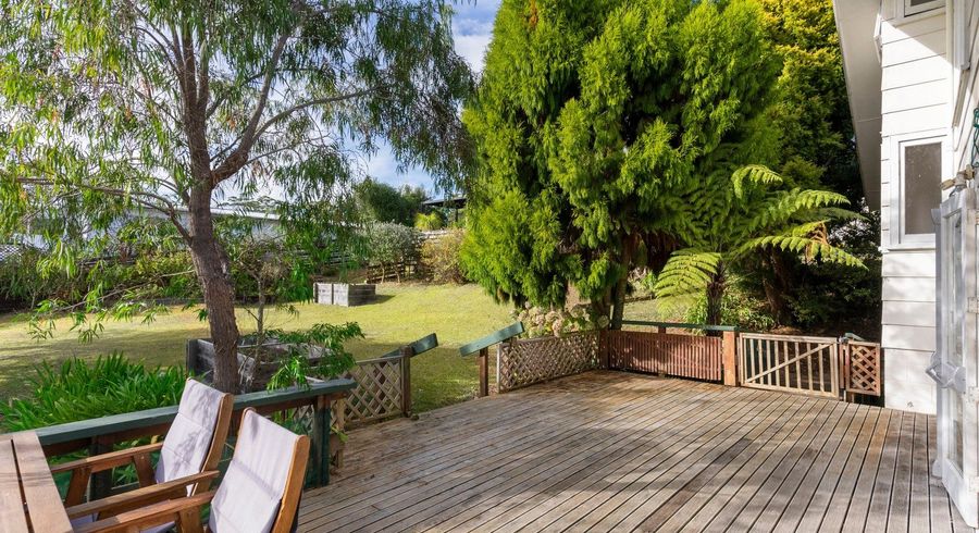  at 257 East Coast Road, Mairangi Bay, North Shore City, Auckland