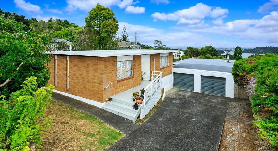  at 1/4 Lynn Road, Glenfield, North Shore City, Auckland