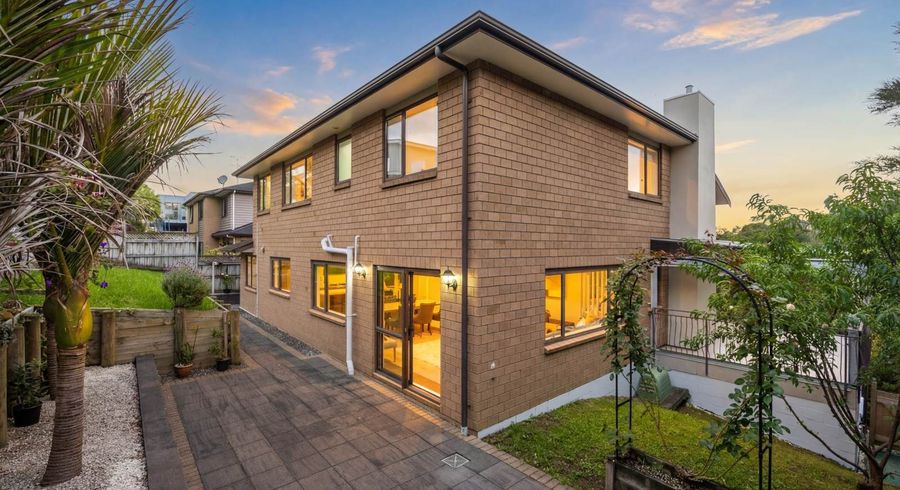  at 17 Lakeridge Close, Northcross, North Shore City, Auckland