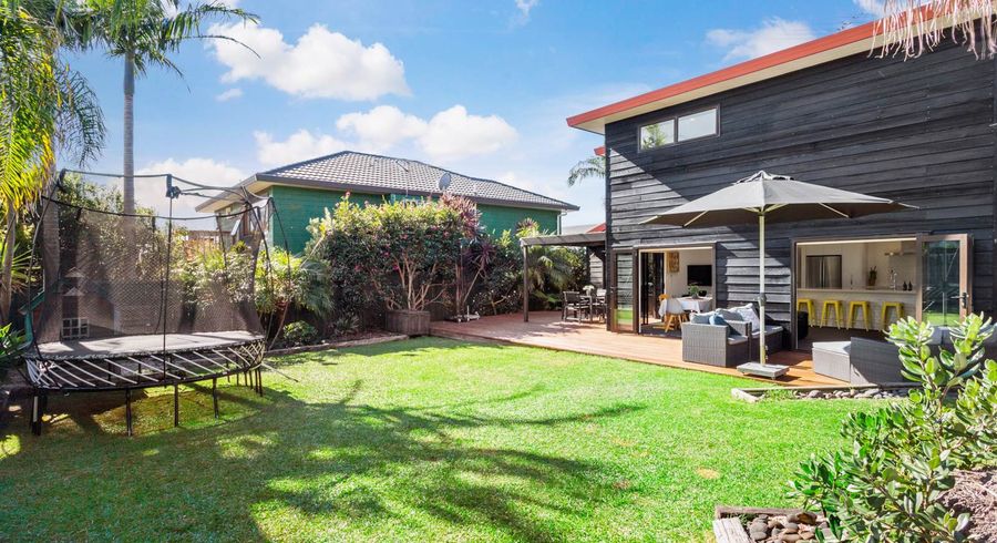  at 25C Beechwood Road, Rothesay Bay, Auckland