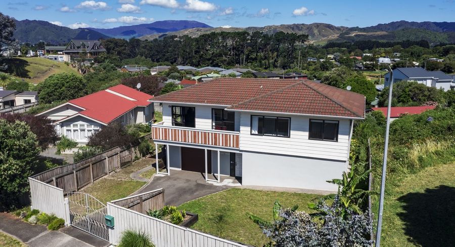  at 37 Hicks Crescent, Waikanae Beach, Waikanae