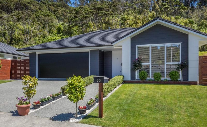  at 35 Banks Boulevard, Whitby, Porirua