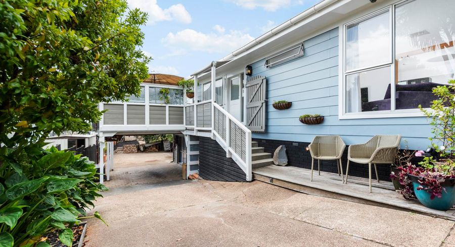  at 28 Parrs Cross Road, Henderson, Auckland