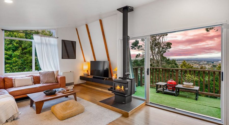  at 1000 East Coast Road, Northcross, North Shore City, Auckland