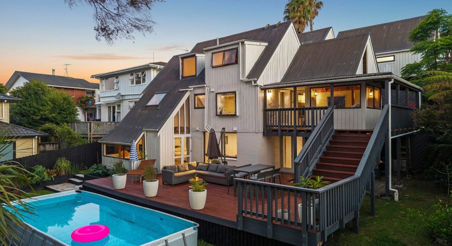  at 18 Marlborough Avenue, Glenfield, North Shore City, Auckland