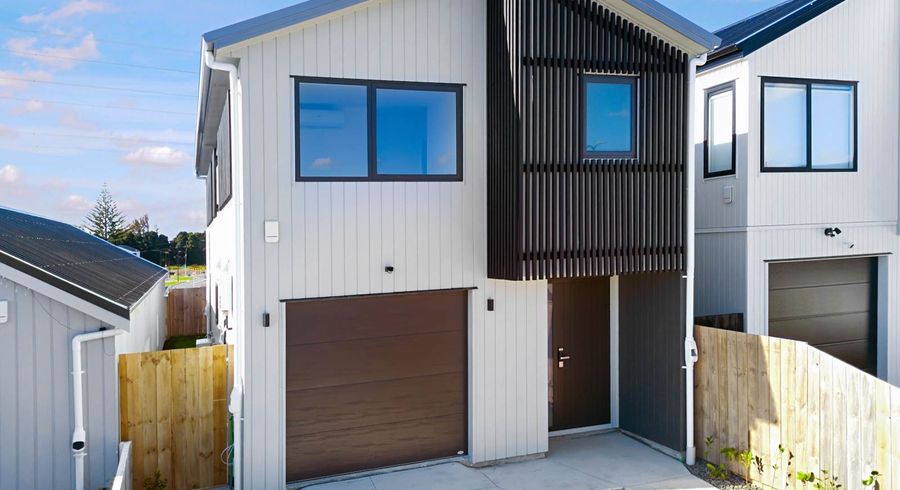  at 52 Horokaka Street, Massey, Waitakere City, Auckland