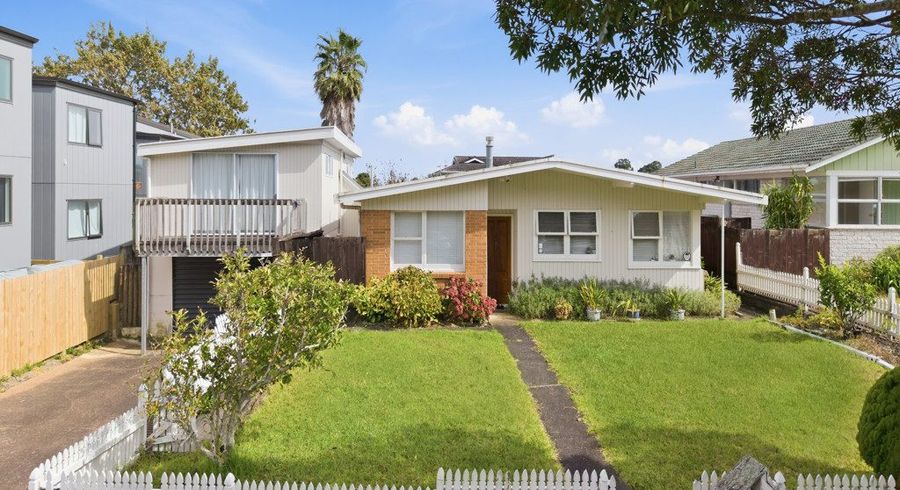  at 7 Murvale Drive, Bucklands Beach, Manukau City, Auckland