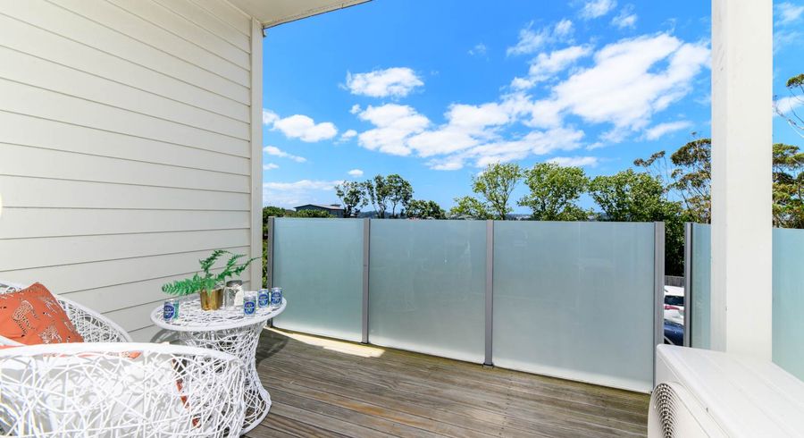  at 1/147 Albany Highway, Unsworth Heights, Auckland