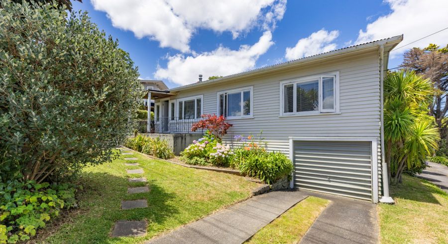  at 4 Highland Avenue, Titirangi, Auckland