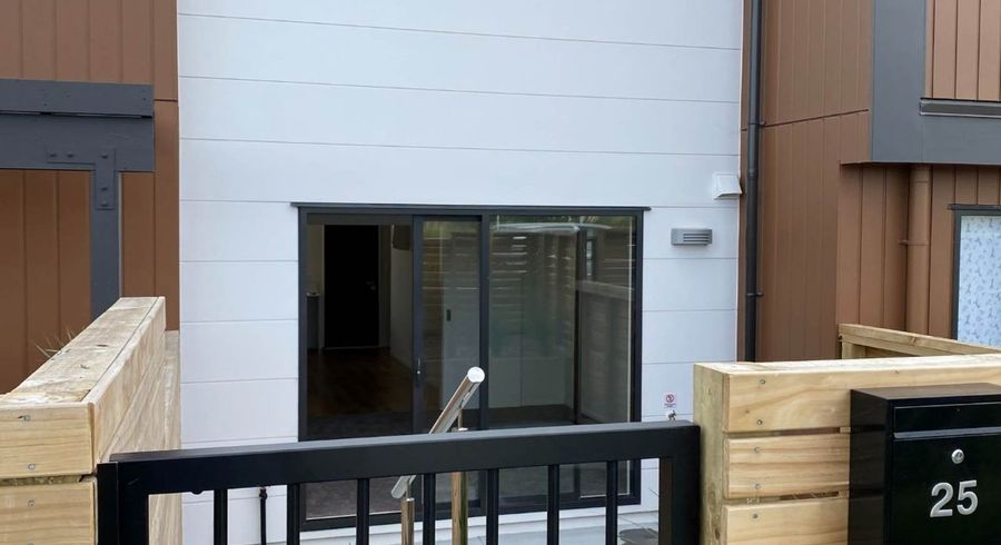  at 25 Sun Orchid Avenue, Manukau, Manukau City, Auckland