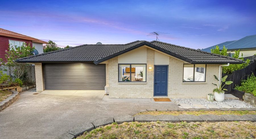  at 8 Roberta Crescent, Orewa, Orewa