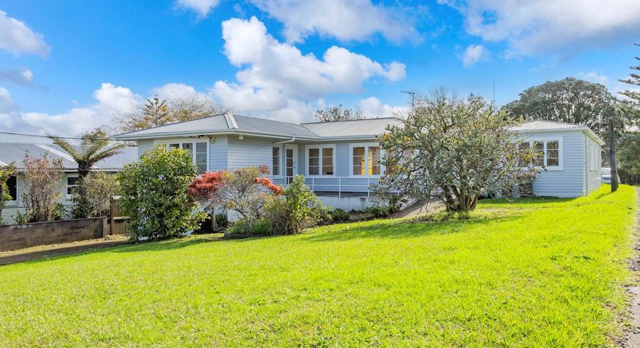  at 48 Woodlands Crescent, Browns Bay, North Shore City, Auckland