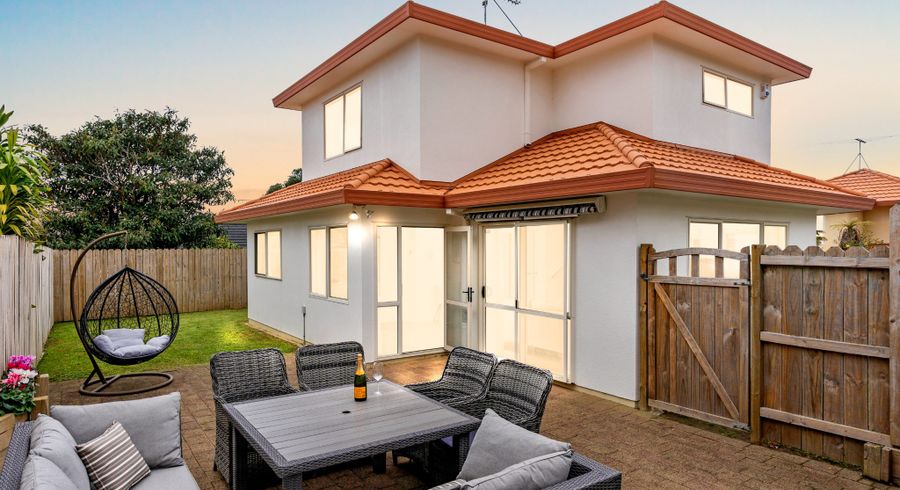  at 2/1 Mossop Rise, Glenfield, North Shore City, Auckland