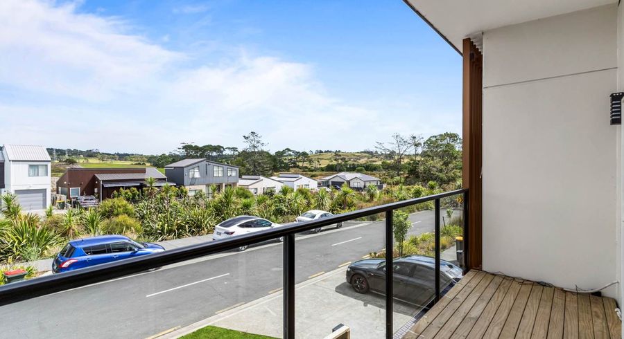  at 1/101 Matakohe Road, Westgate, Waitakere City, Auckland