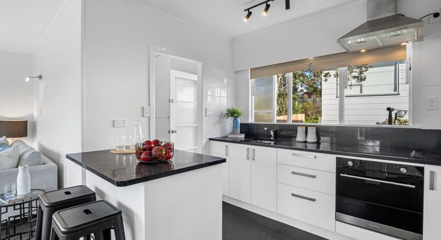  at 2/6 Tallington Crescent, Torbay, North Shore City, Auckland