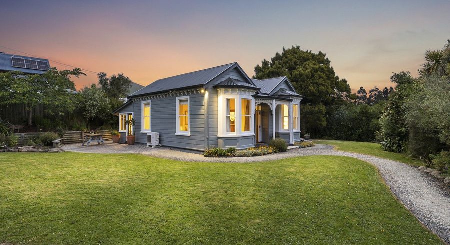  at 8 Moss Street, Portobello, Dunedin