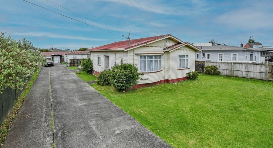  at 13 Rosebank Road, Papatoetoe, Auckland