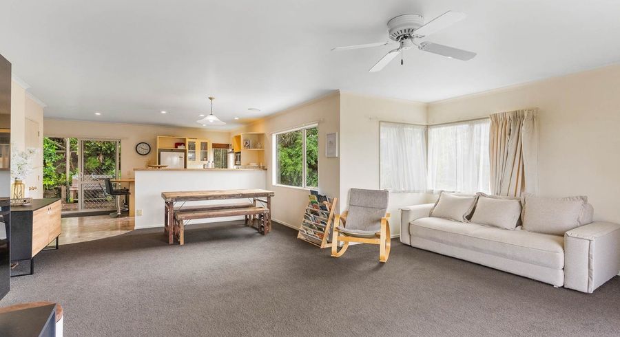  at 2/8 McQuoid Place, Glenfield, North Shore City
