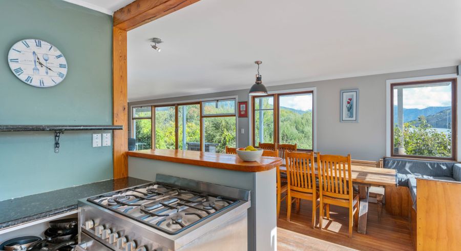  at 948 Queen Charlotte Drive, Picton