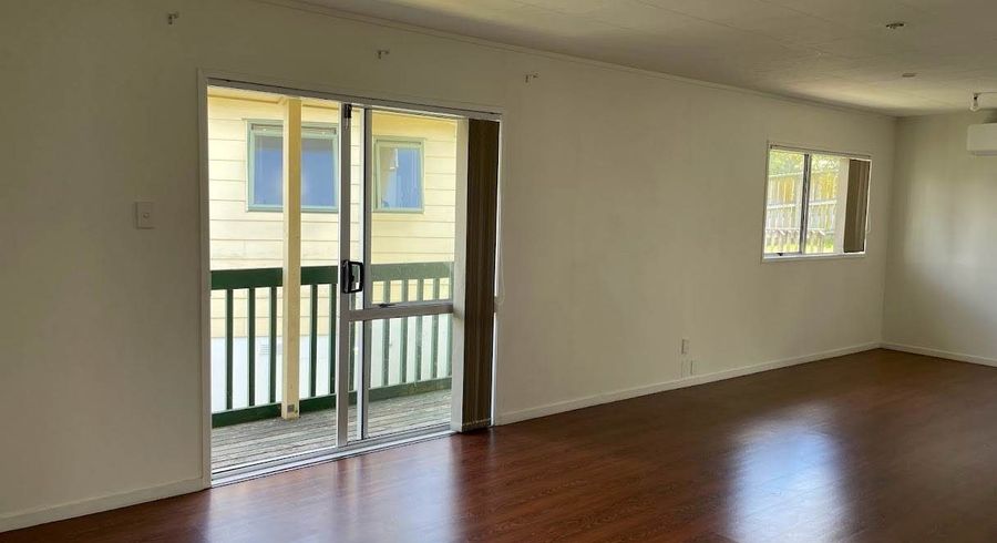  at 1/16 Oreil Avenue, West Harbour, Waitakere City, Auckland