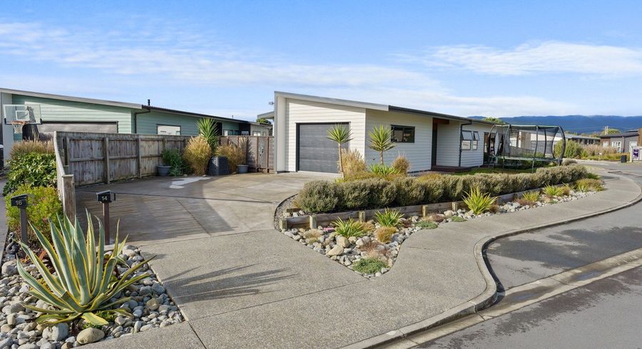  at 14 Seagrass Place, Otaki Beach, Otaki