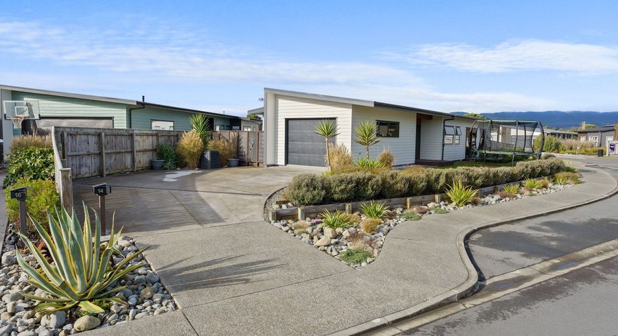  at 14 Seagrass Place, Otaki Beach, Kapiti Coast, Wellington