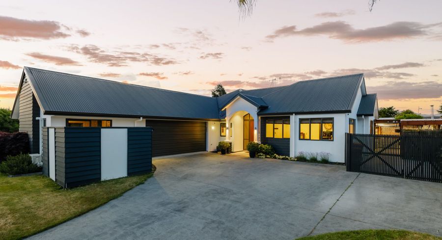  at 25 Somerton Drive, Huntington, Hamilton