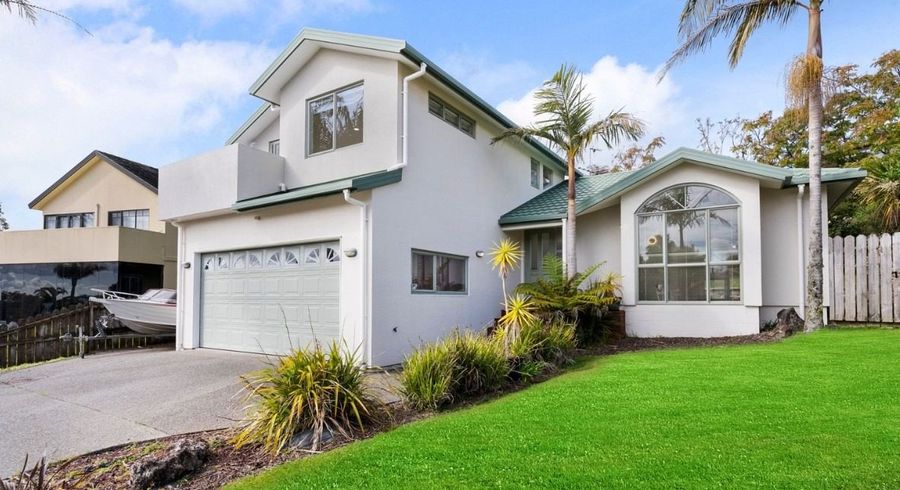  at 4 San Ambrosio Rise, Henderson, Waitakere City, Auckland