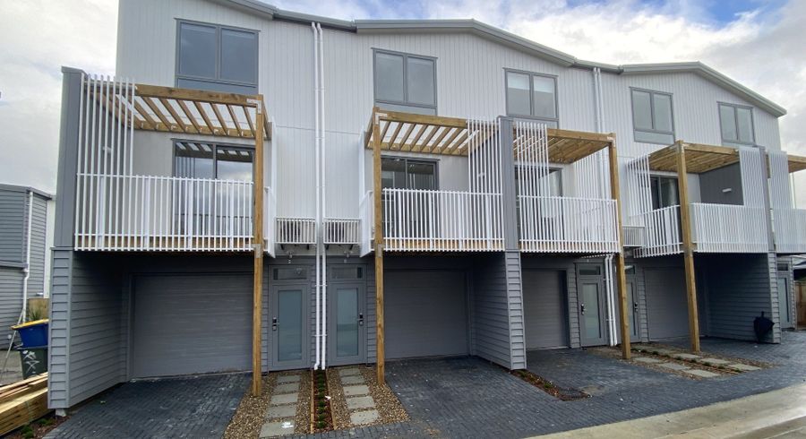  at 5/2 Moor Ave, Te Atatu Peninsula, Waitakere City, Auckland