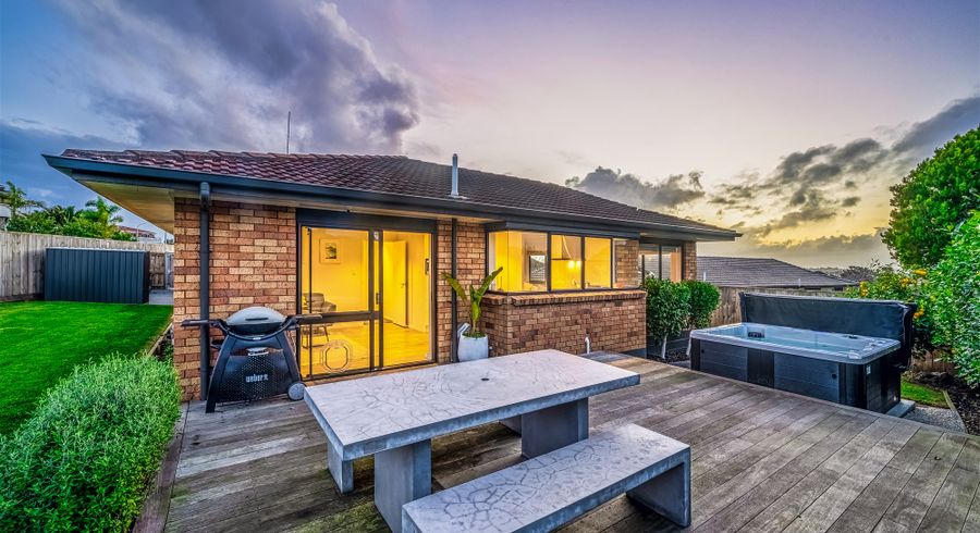  at 6 Pitlochry Place, Highland Park, Auckland