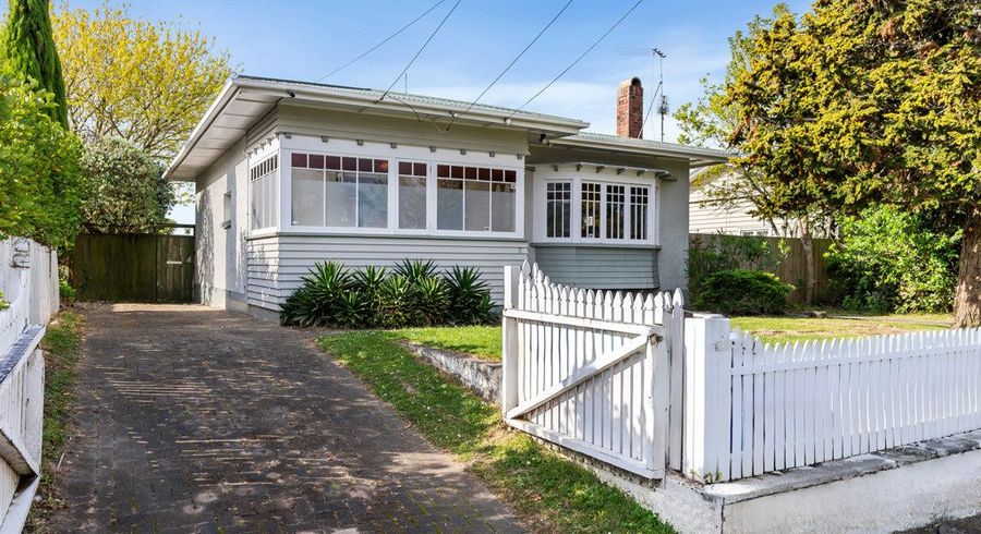  at 5 Riro Street, Point Chevalier, Auckland
