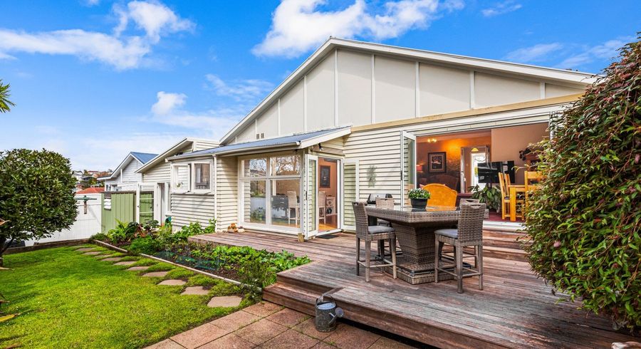 at 10 Cassino Street, Bayswater, Auckland