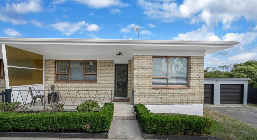  at 2/52 Butterworth Drive, Glendene, Waitakere City, Auckland