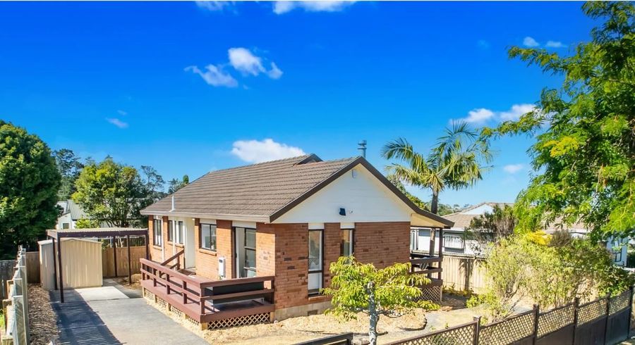  at 4 De Quincey Terrace, Highland Park, Auckland